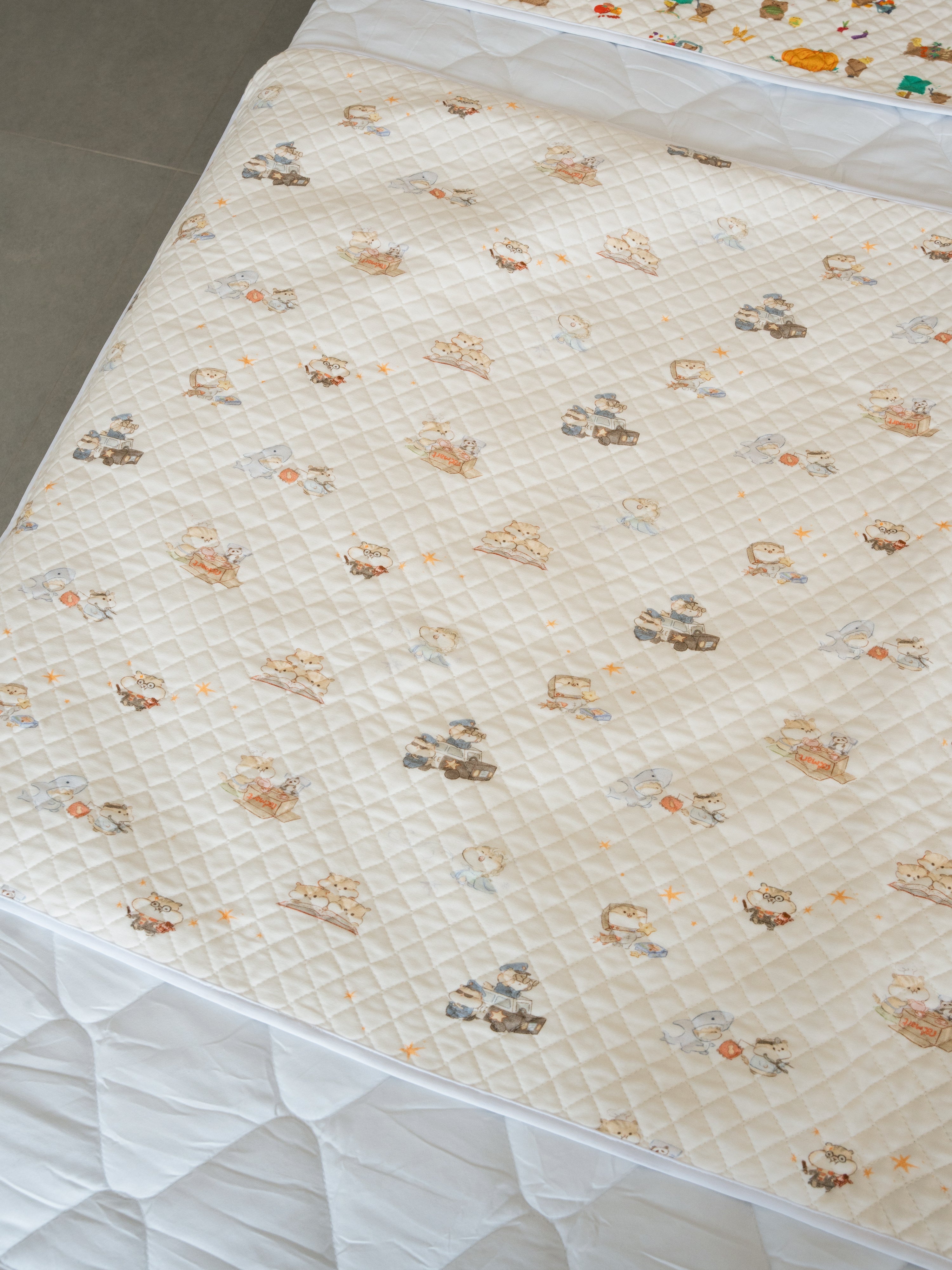 Bamboo Waterproof Bed Mat (With Wings) - Imagination